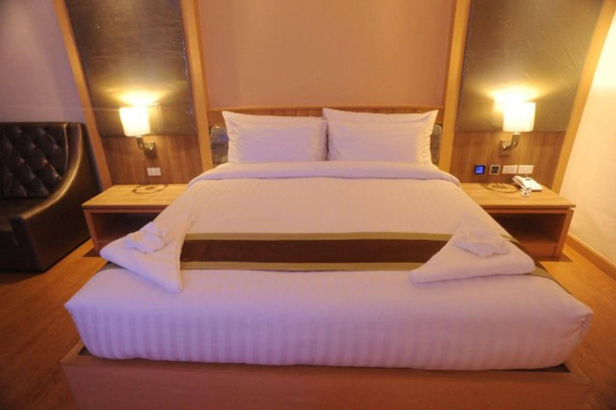 Kitlada Hotel Udonthani Kültér fotó