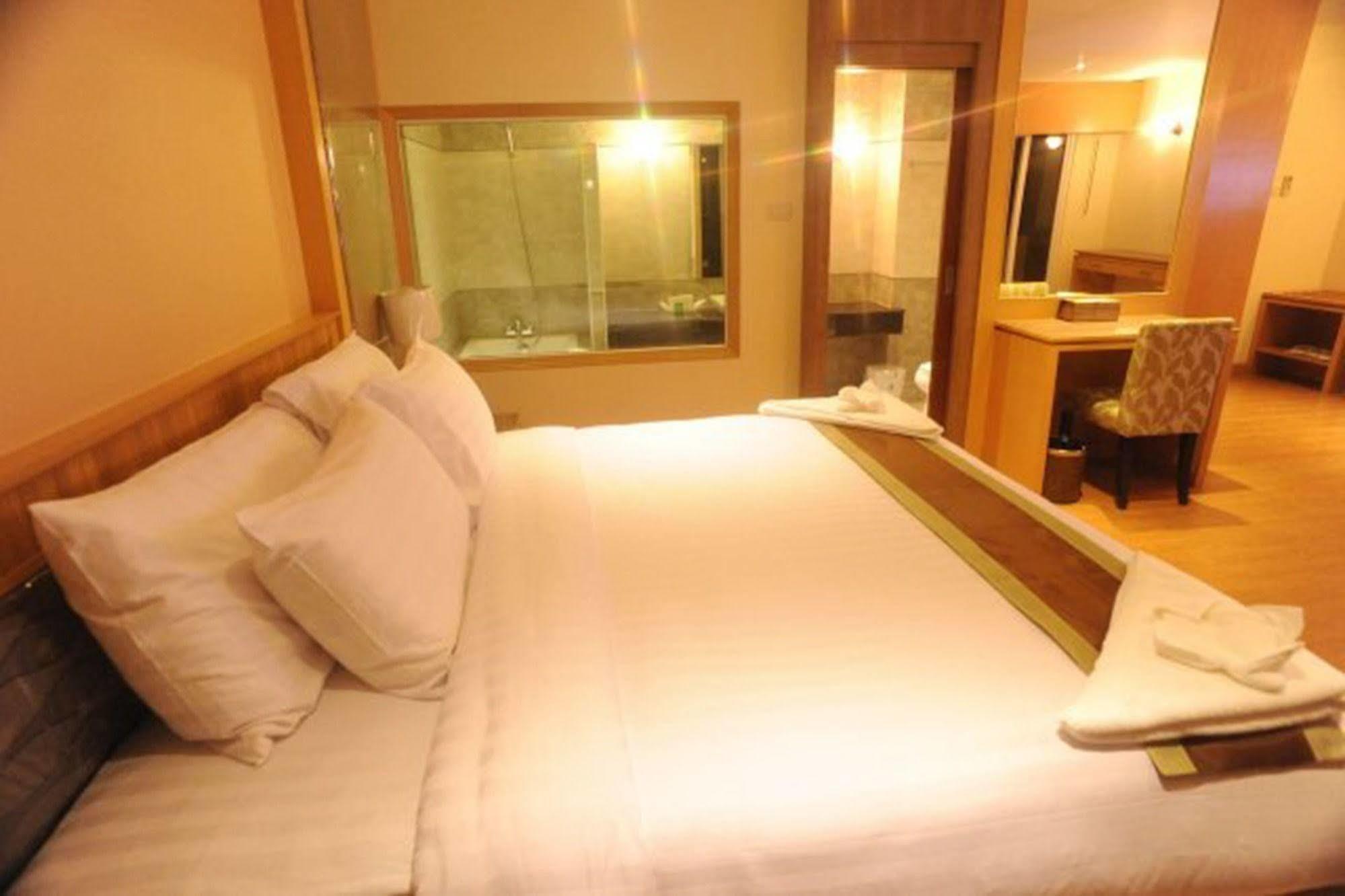Kitlada Hotel Udonthani Kültér fotó