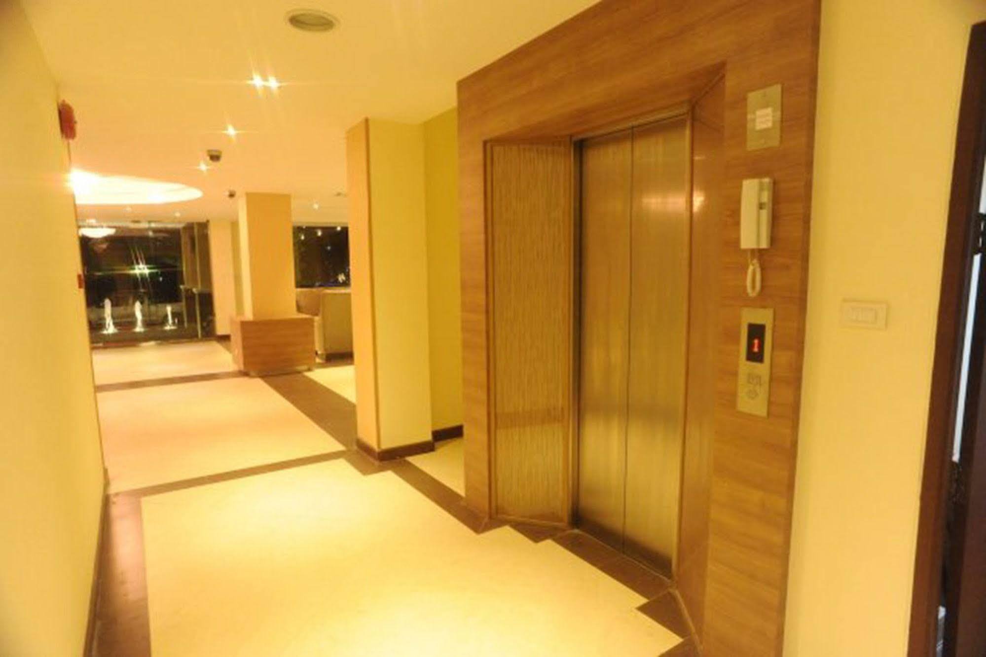 Kitlada Hotel Udonthani Kültér fotó